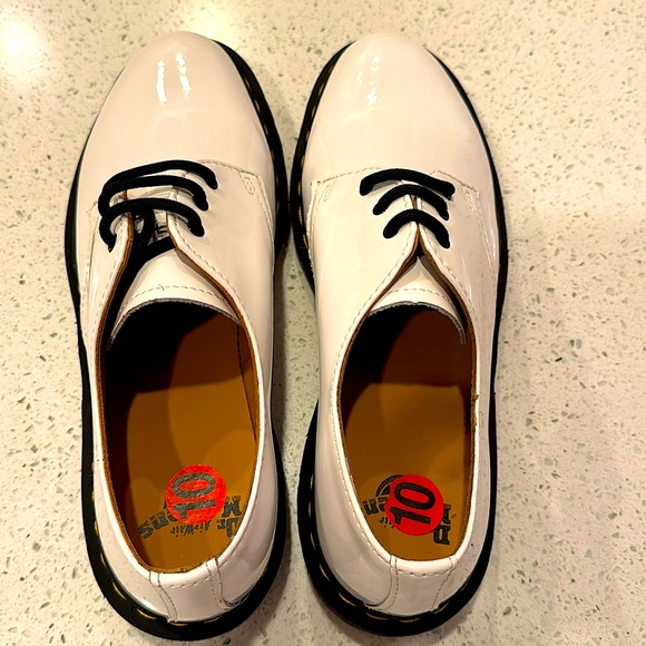 🤍Doc Martens 🤍 Women’s Size 8 & 10🤍 White Patent Leather 3 Hole Oxfords
